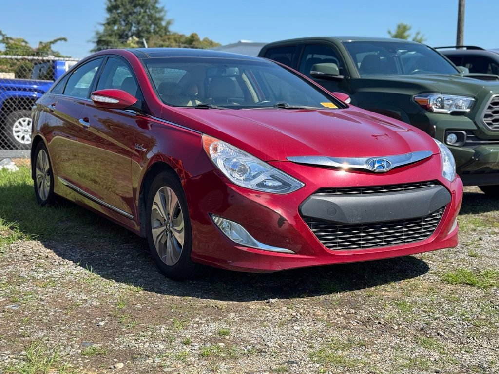 Used 2015 Hyundai Sonata Limited w/ Option Group 02 FWD image 2