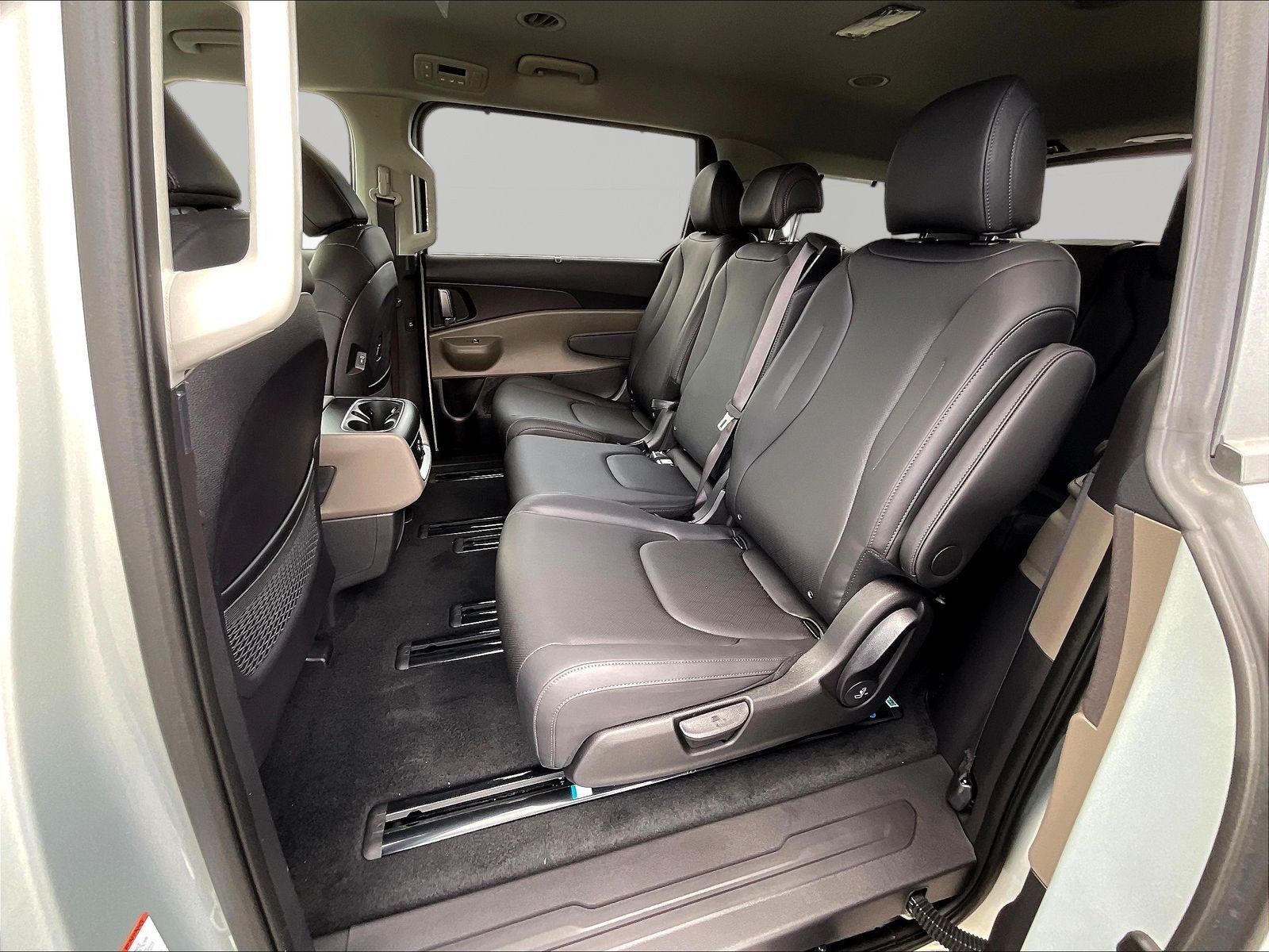 New 2027 Kia Carnival EX FWD image 18
