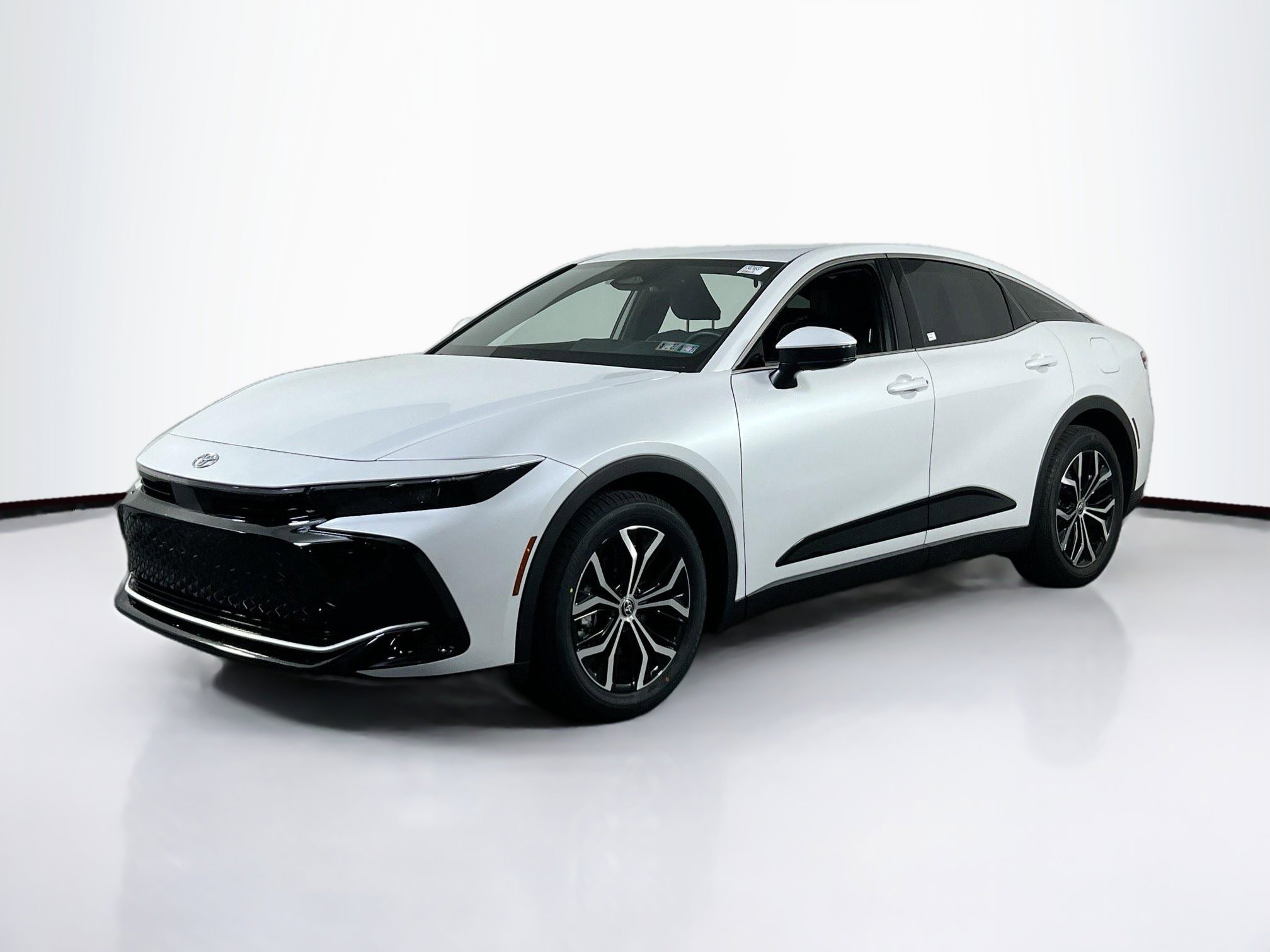 Used 2024 Toyota Crown XLE image 1