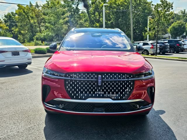 Used 2025 Lincoln Nautilus Reserve AWD/4WD image 4