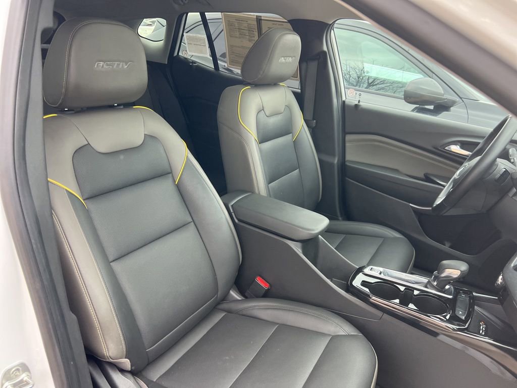 Used 2024 Chevrolet Trax ACTIV w/ Sunroof Package image 16