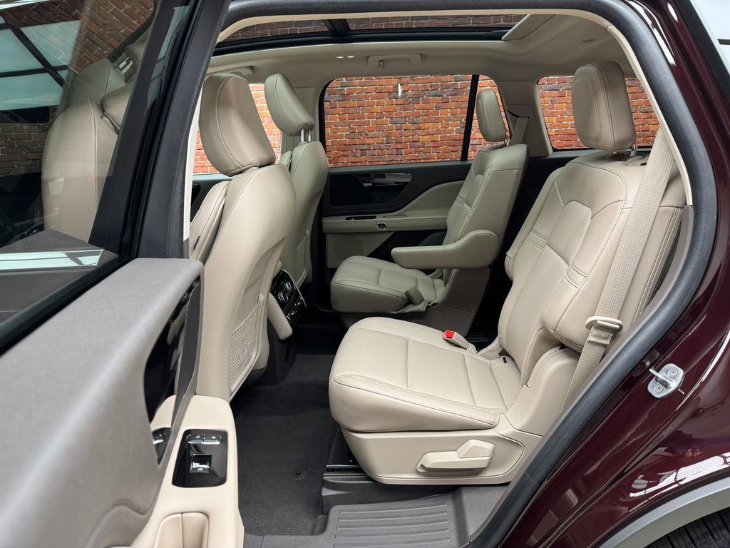 Used 2023 Lincoln Aviator AWD w/ Premium Package image 24