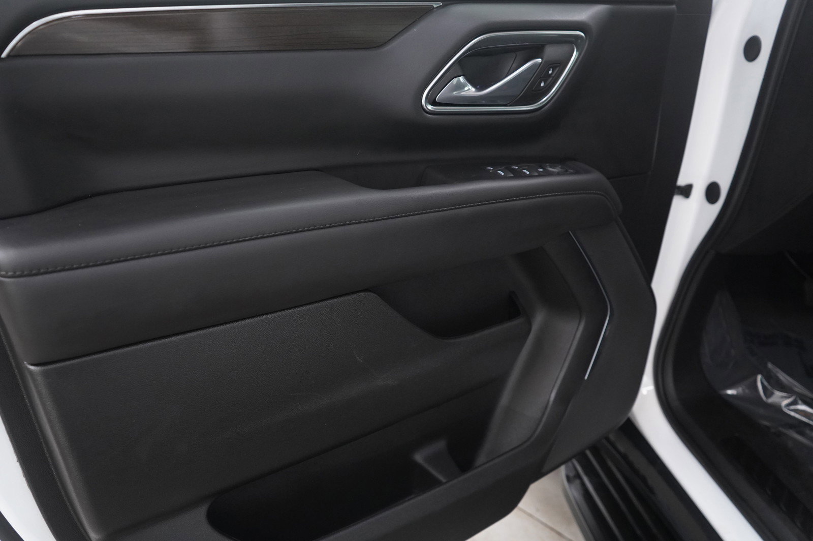 Used 2024 GMC Yukon XL SLE image 25