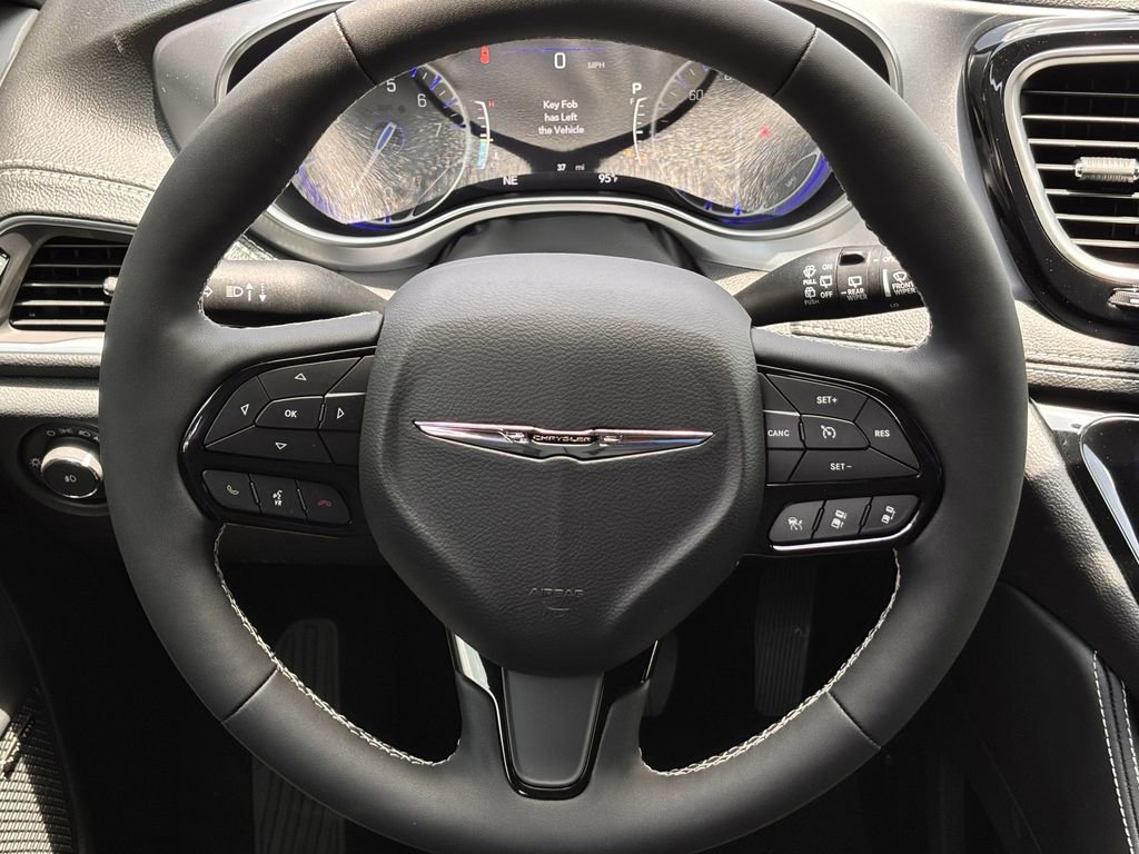 New 2025 Chrysler Pacifica Limited w/ Uconnect Theater Family Group image 10