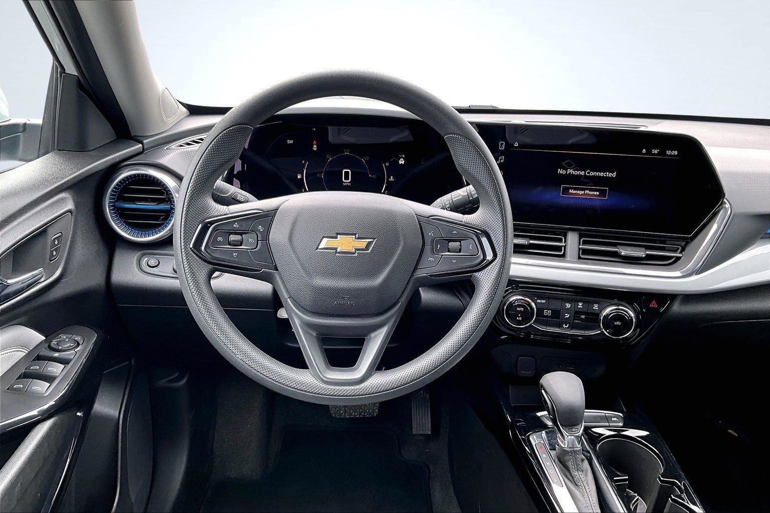 Used 2025 Chevrolet Trax LT FWD image 6