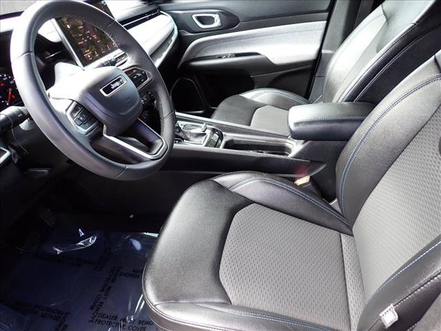Used 2024 Jeep Compass Latitude AWD/4WD image 11