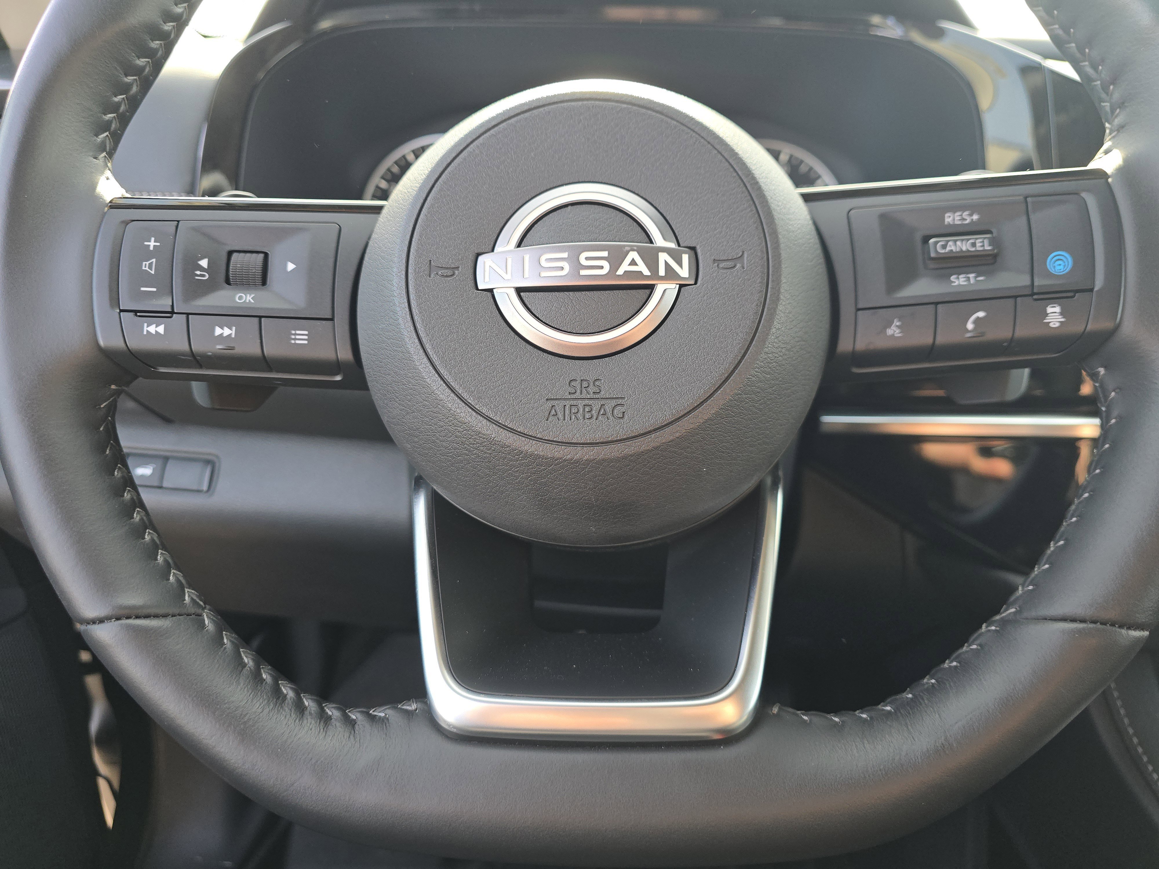 Used 2023 Nissan Pathfinder SL w/ Black Appearance Package image 21