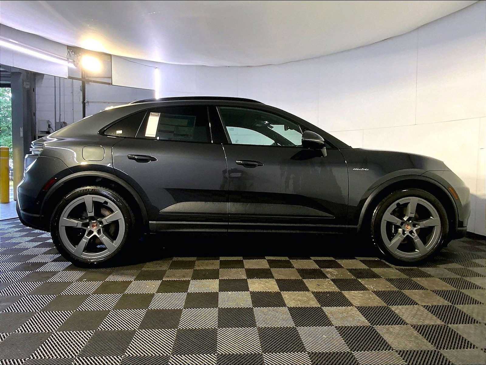 New 2026 Porsche Macan 4 Electric AWD/4WD image 8