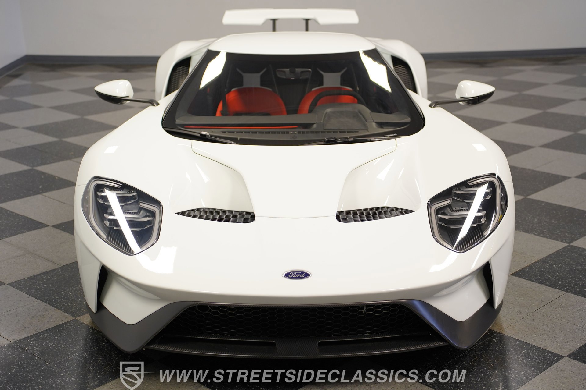 Used 2017 Ford GT RWD image 19