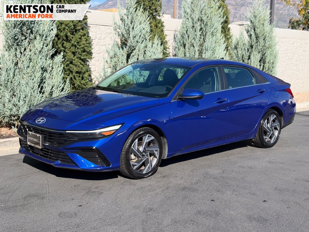 Used 2025 Hyundai Elantra SEL FWD image 3