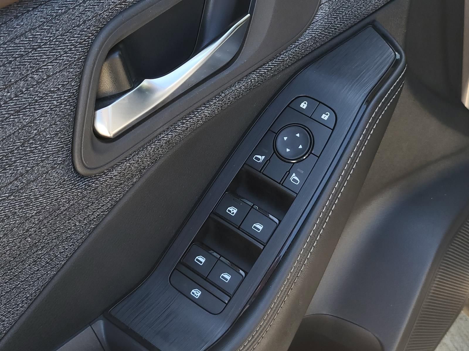 Used 2023 Nissan Rogue SV image 22