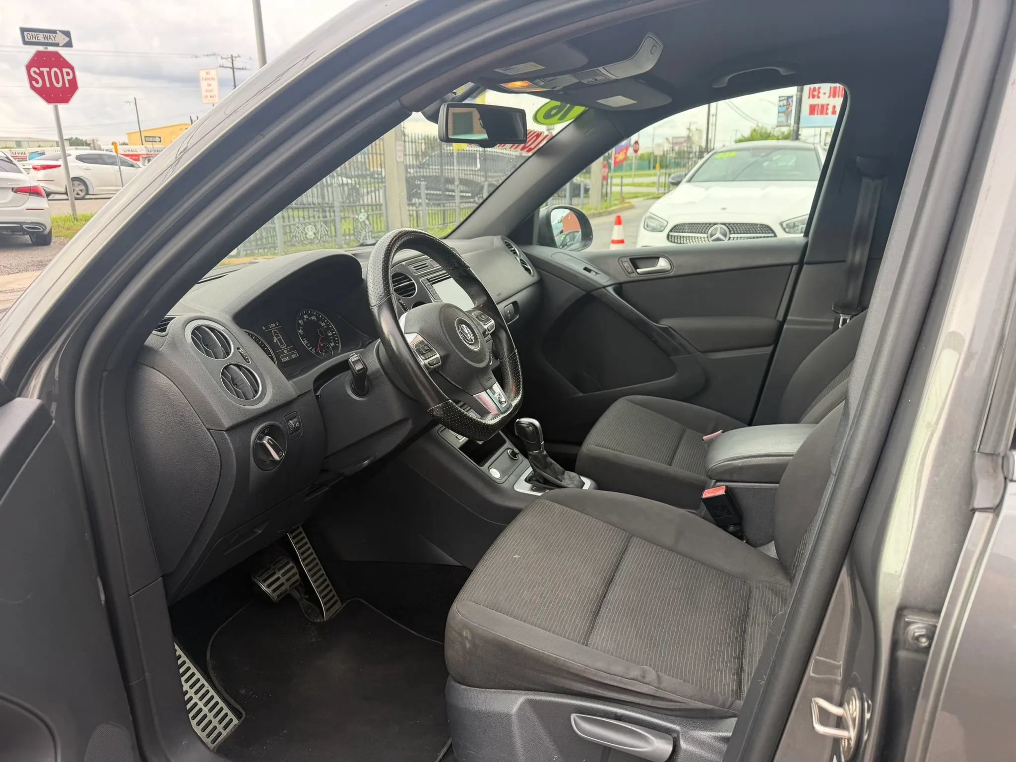Used 2016 Volkswagen Tiguan R-Line FWD image 8