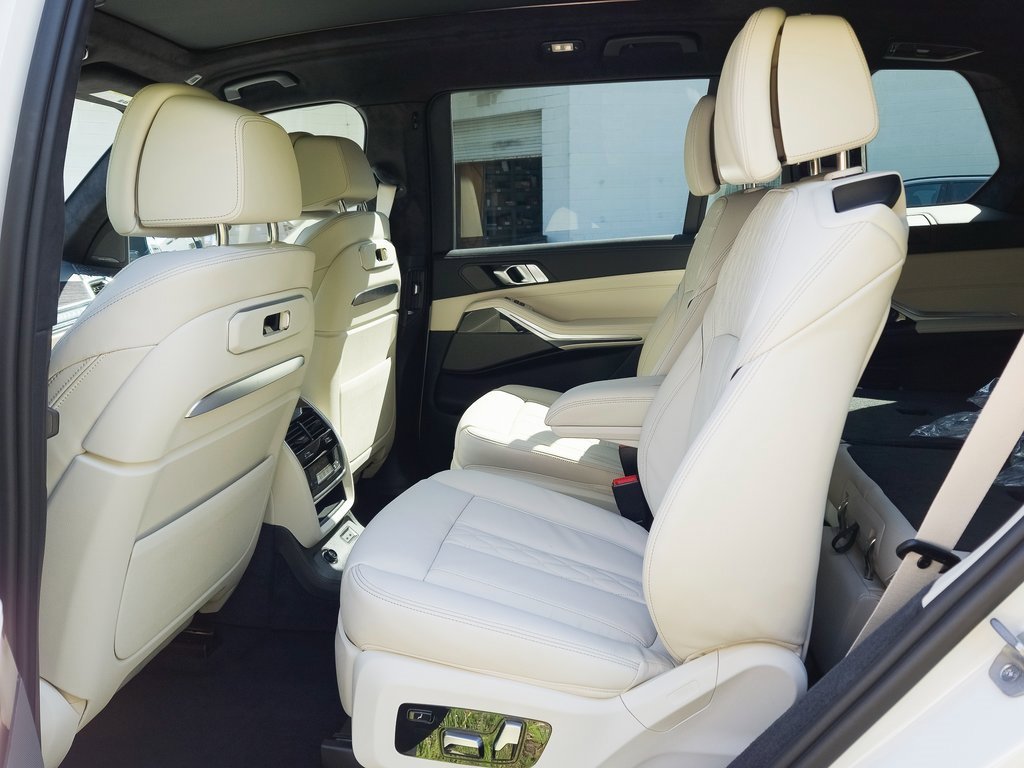 New 2026 BMW X7 xDrive40i w/ M Sport Package image 17