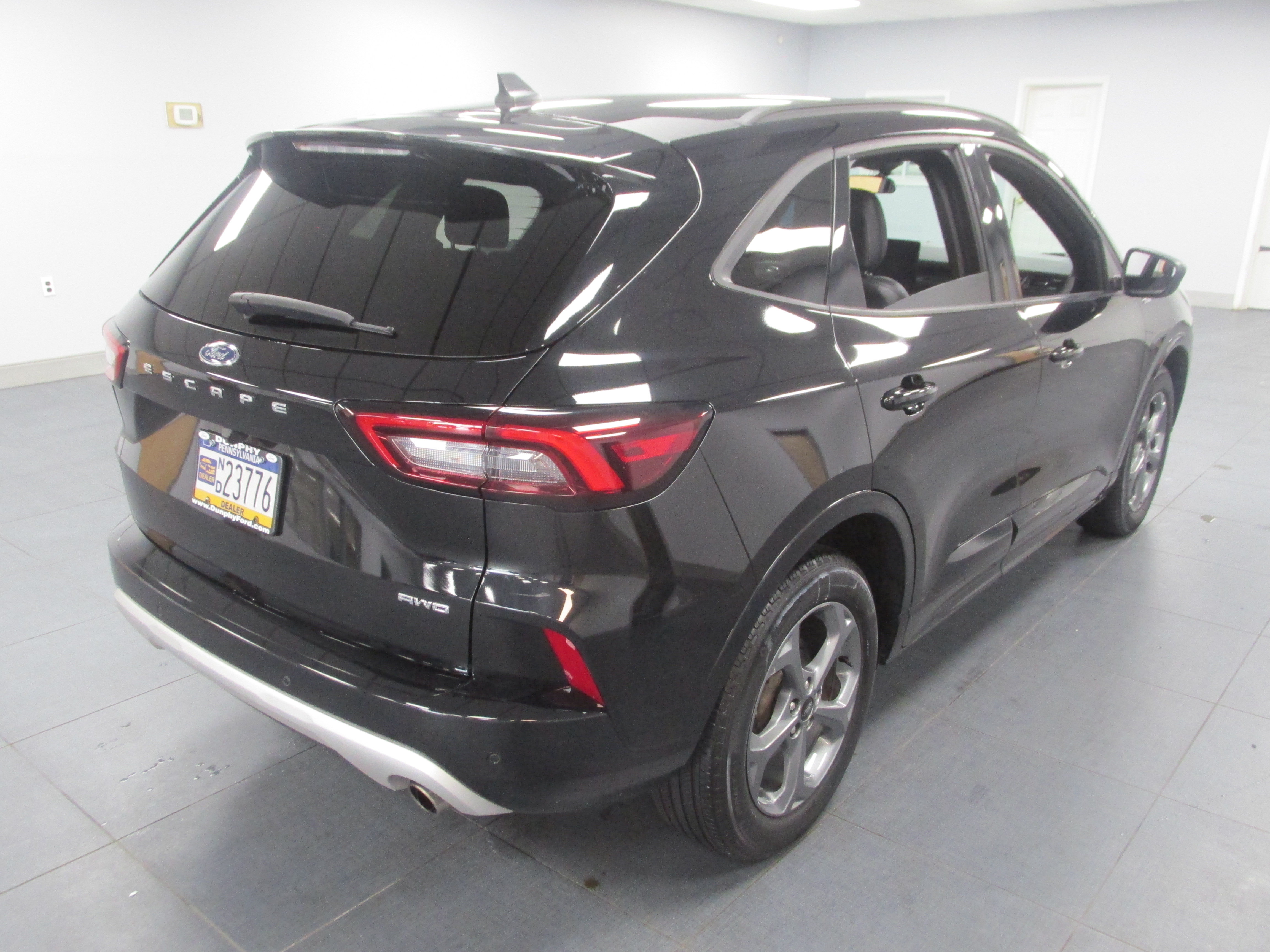 Used 2023 Ford Escape ST-Line w/ Tech Pack #1 AWD/4WD image 5