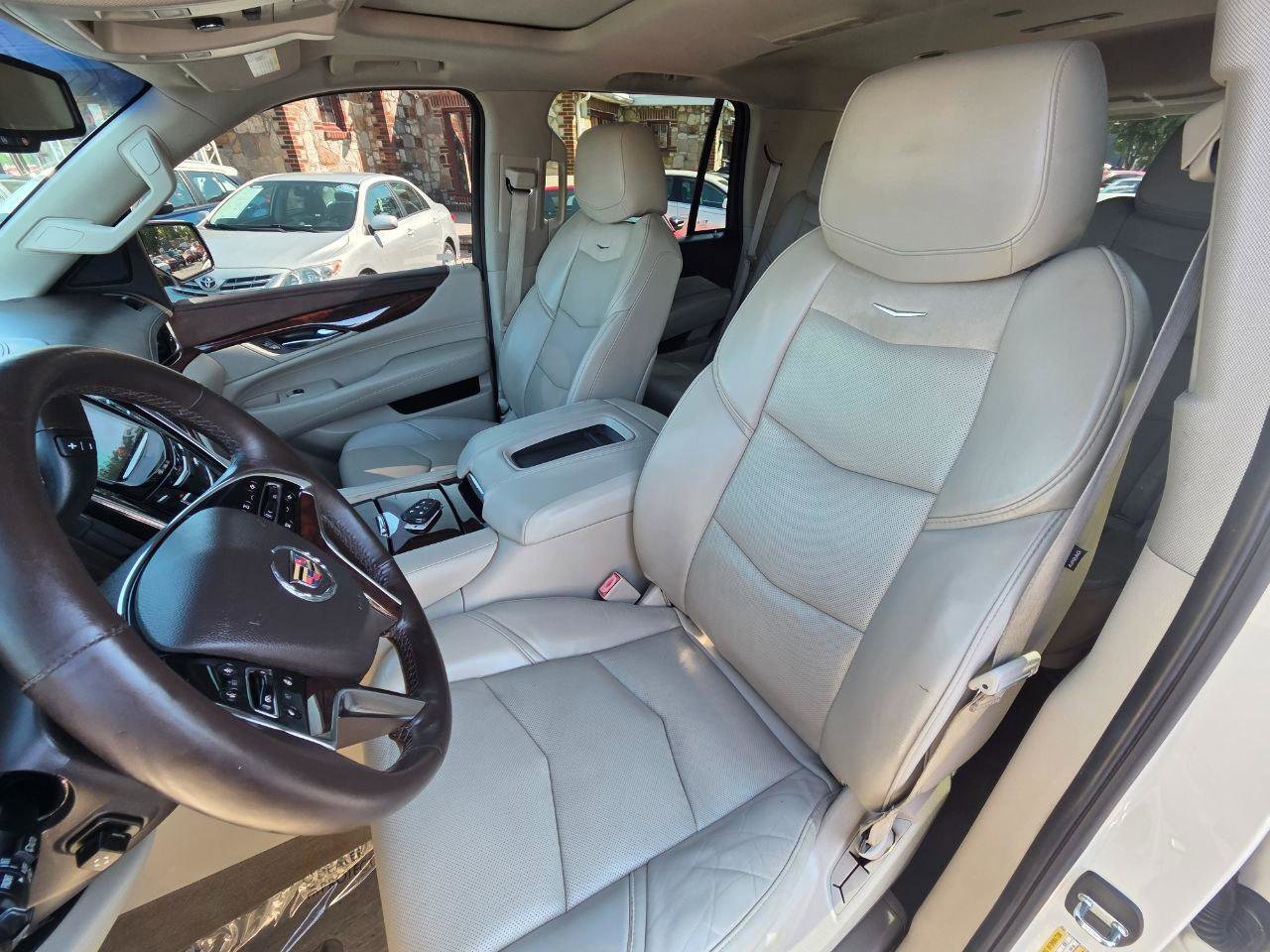 Used 2015 Cadillac Escalade Luxury RWD image 12
