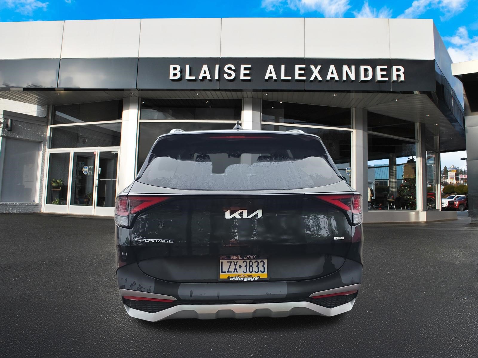 Used 2023 Kia Sportage EX AWD/4WD image 4
