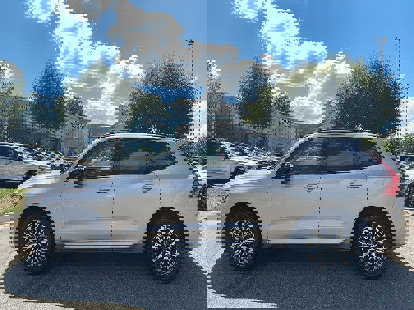 Certified 2025 Volvo XC60 B5 Plus image 1