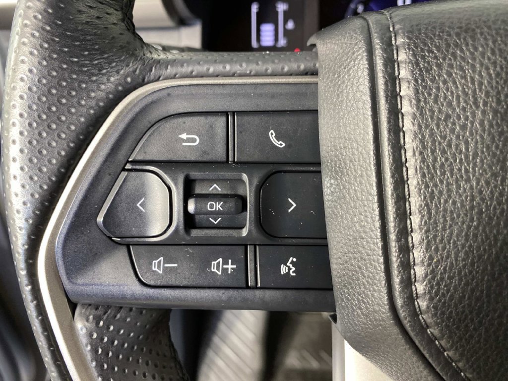 Used 2025 Toyota 4Runner SR5 AWD/4WD image 16
