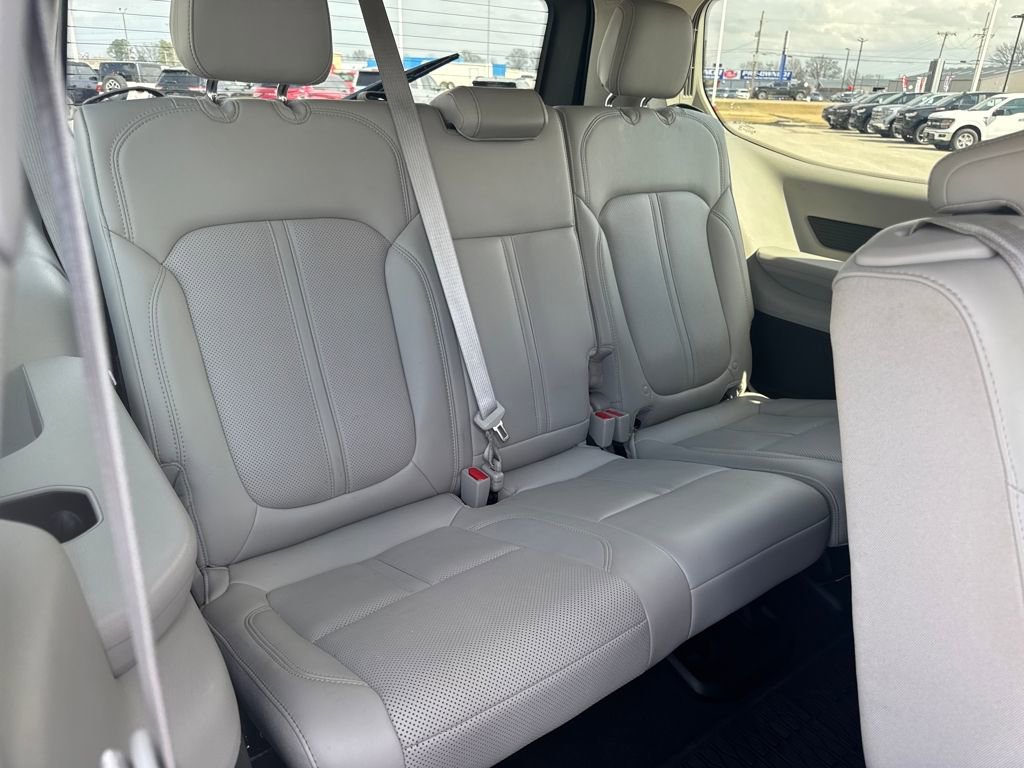 Used 2024 Jeep Wagoneer Series II w/ Flexible Seating Group image 16