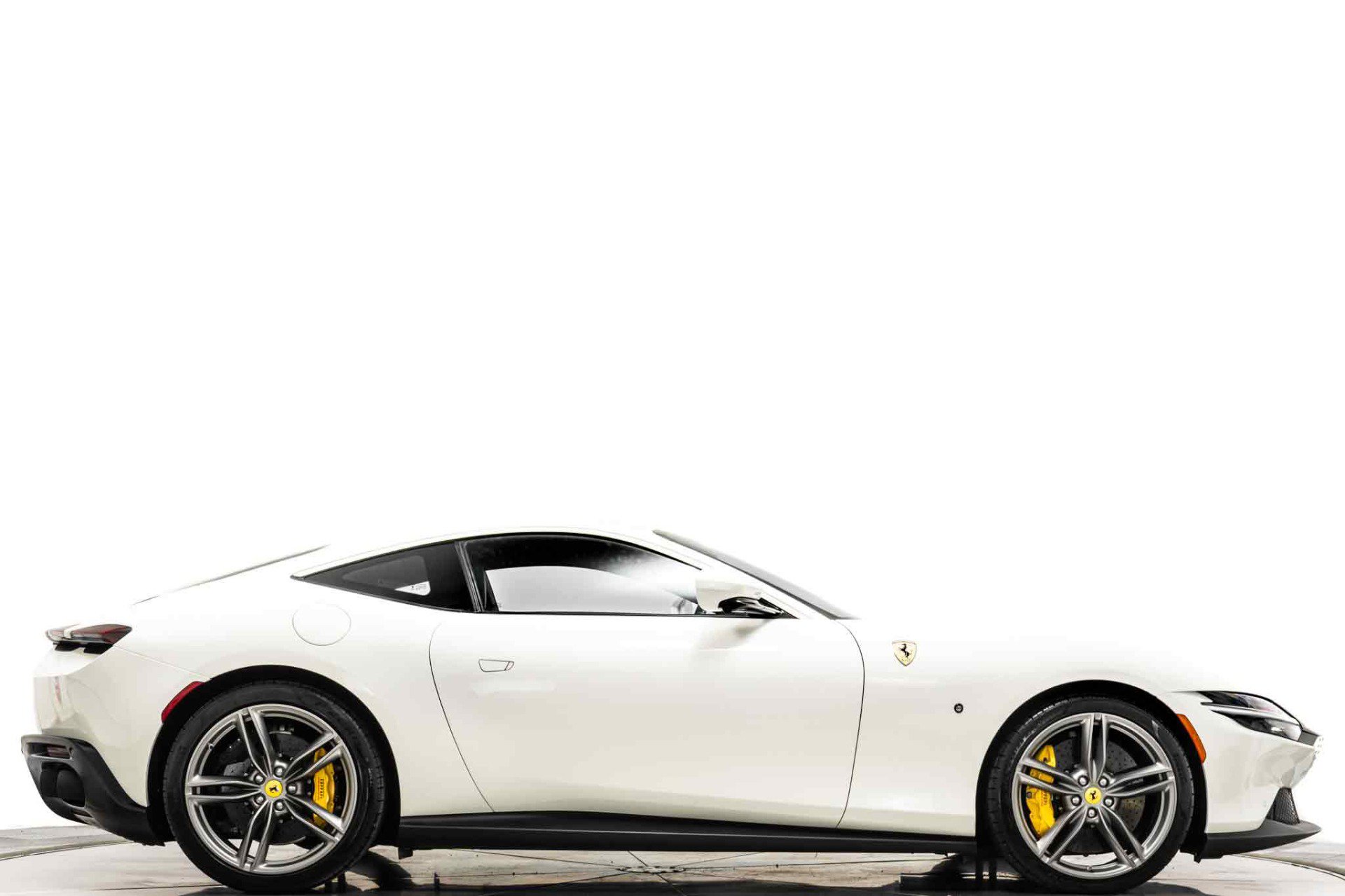 Used 2022 Ferrari Roma RWD image 2