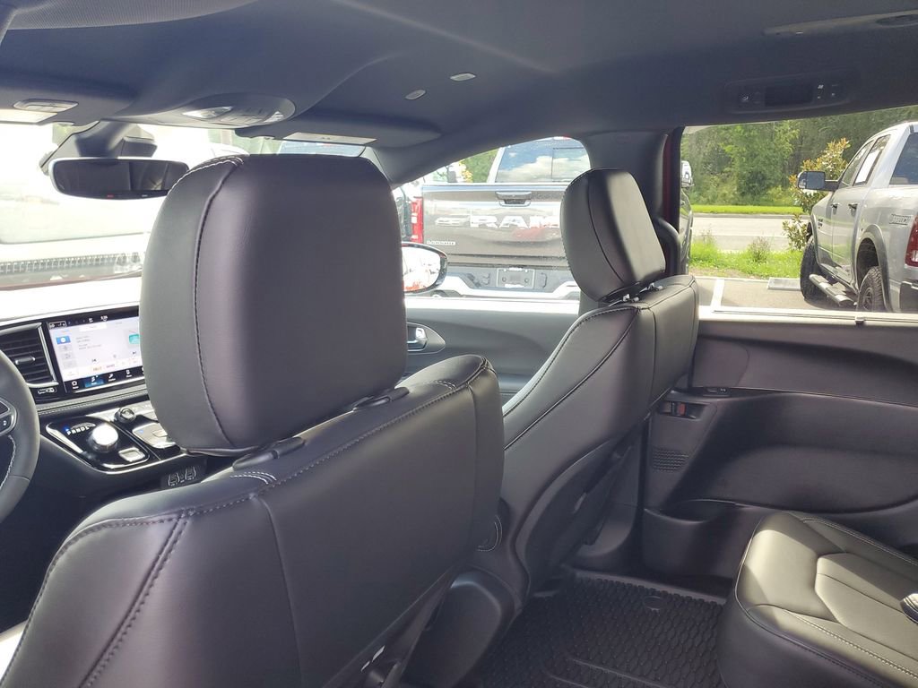 New 2025 Chrysler Pacifica Select FWD image 24