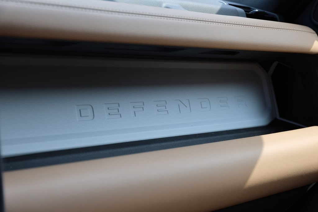 New 2026 Land Rover Defender 130 X-Dynamic SE AWD/4WD image 32