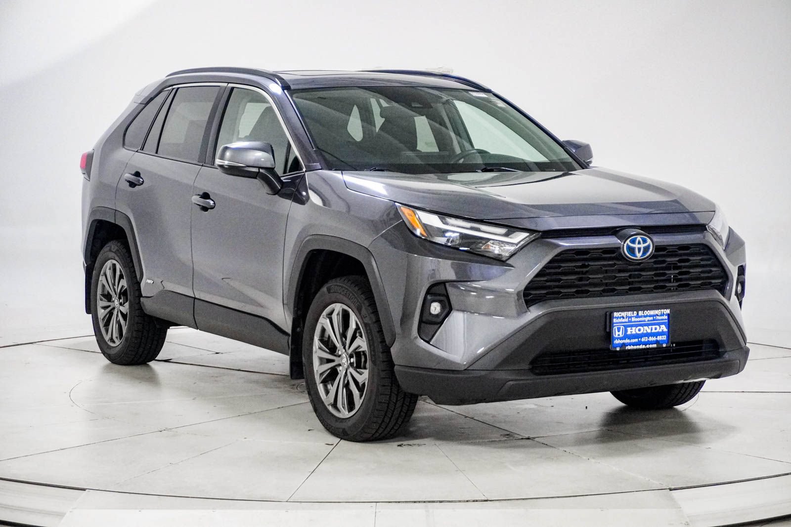Used 2022 Toyota RAV4 XLE Premium AWD/4WD image 15