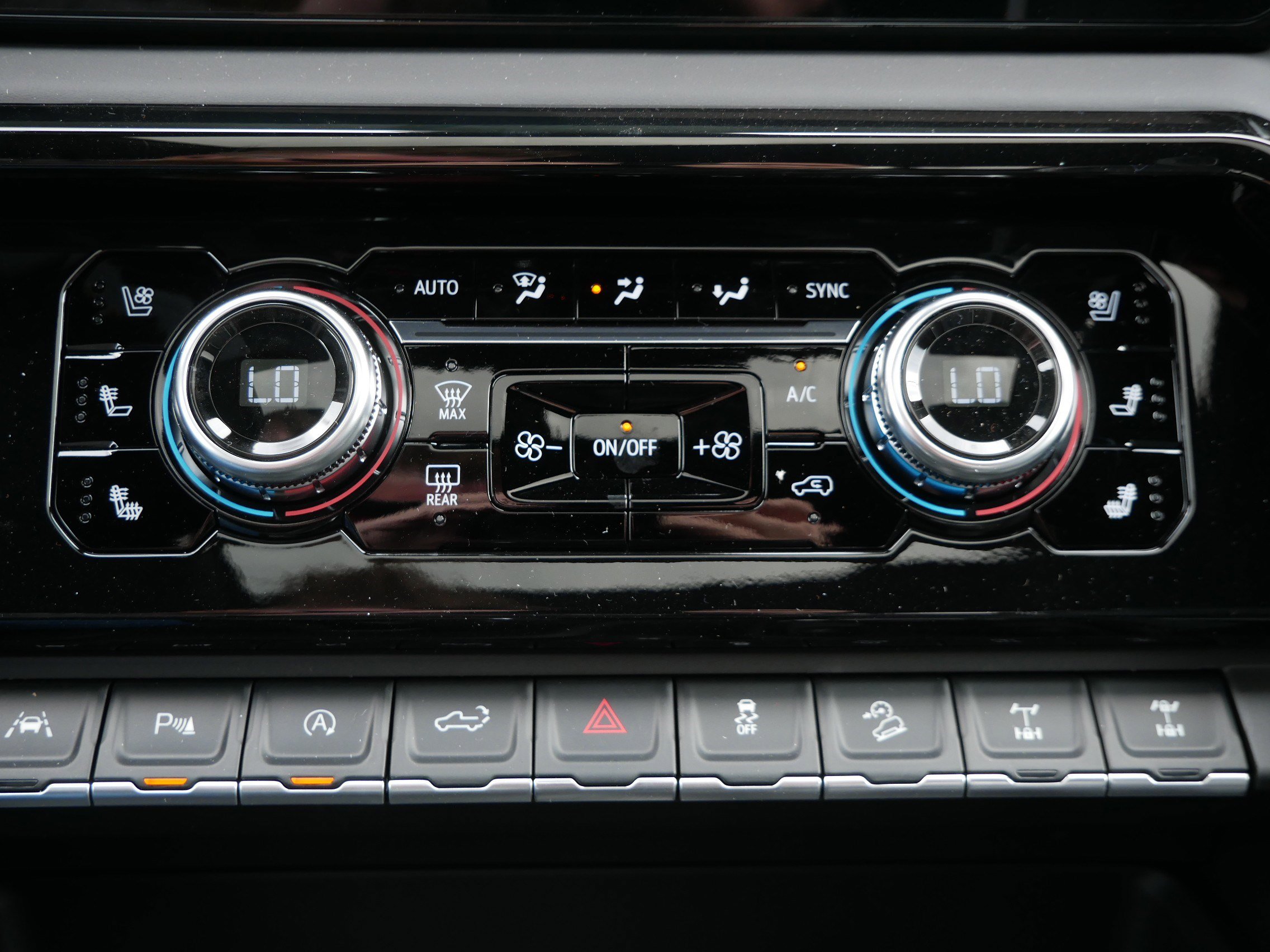 New 2026 GMC Sierra 1500 AT4X w/ LPO, Black Badging Package AWD/4WD image 9