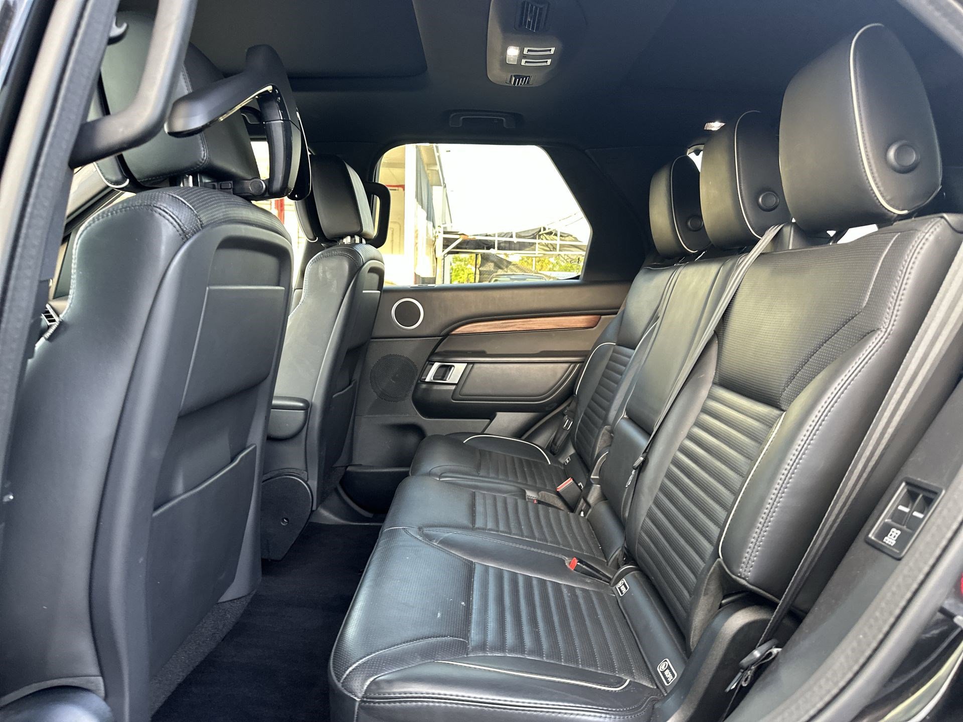 Used 2020 Land Rover Discovery HSE Luxury AWD/4WD image 23