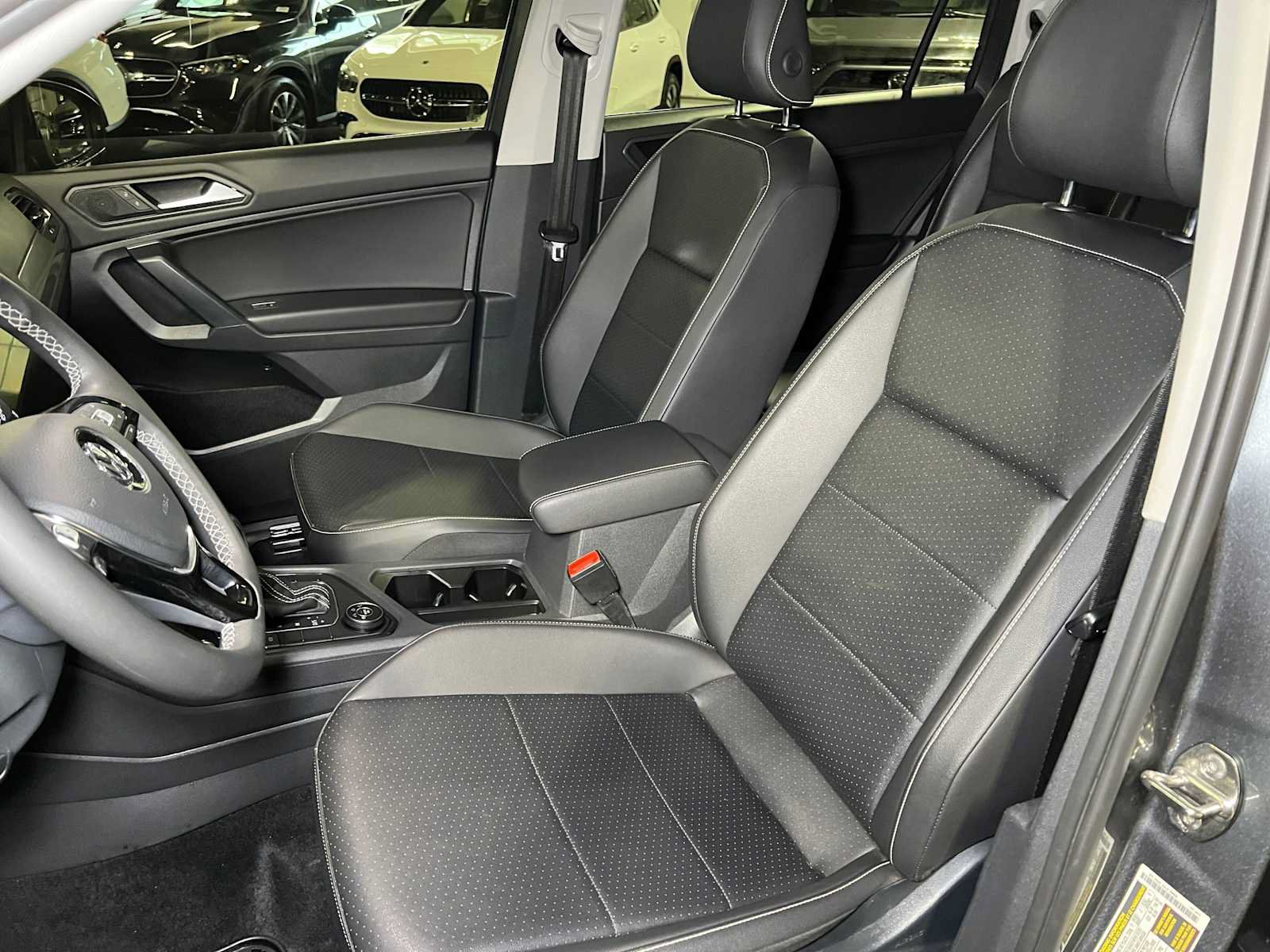 Used 2021 Volkswagen Tiguan SE w/ Panoramic Sunroof Package AWD/4WD image 25
