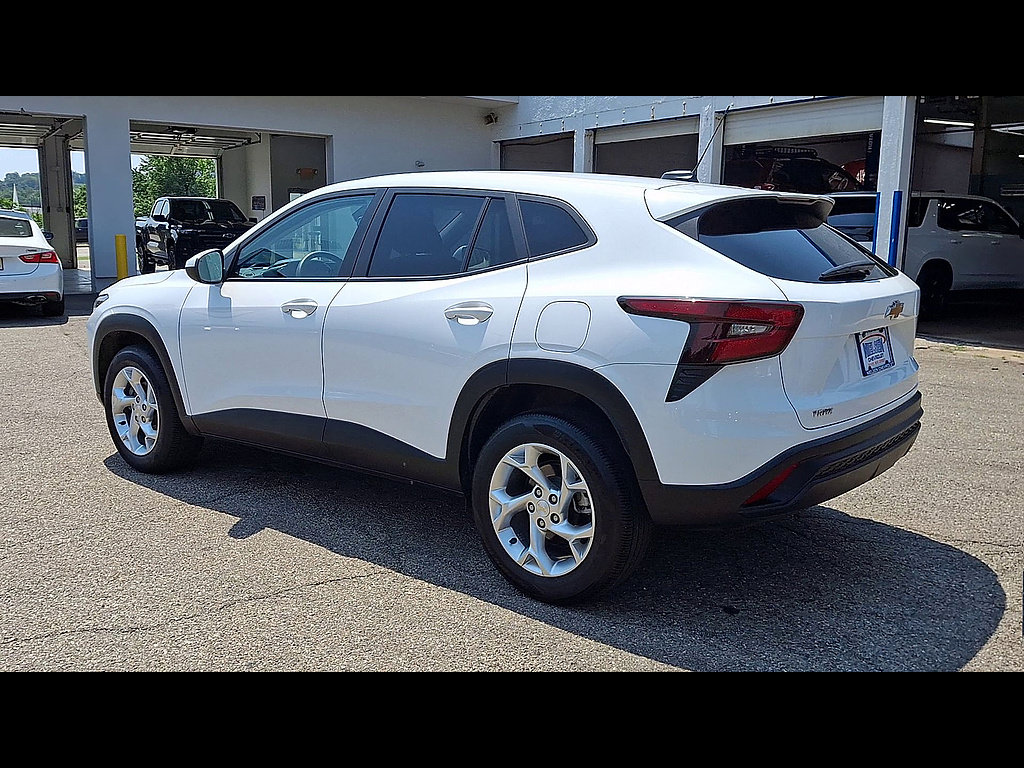 Certified 2024 Chevrolet Trax LS w/ LS Convenience Package FWD image 6