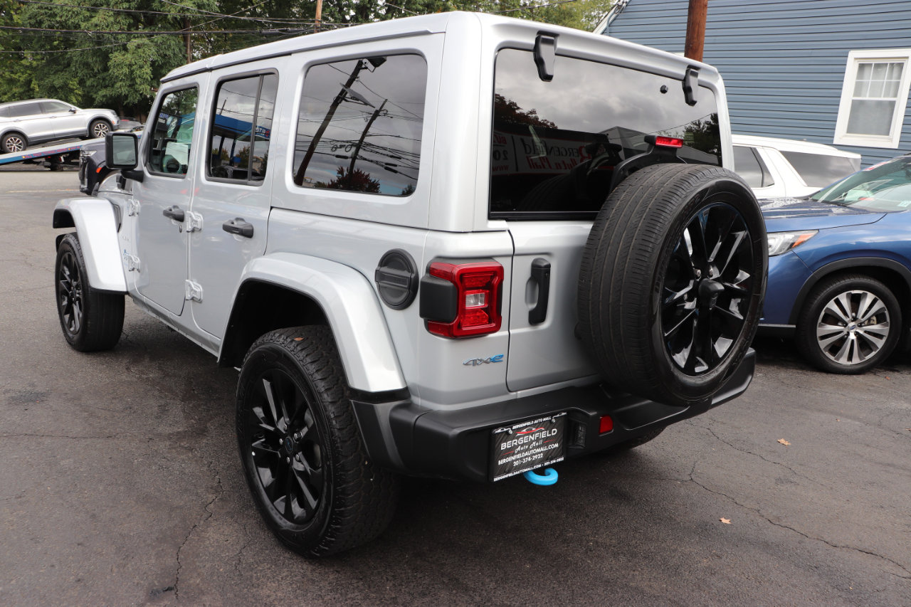 Used 2024 Jeep Wrangler Sahara image 3