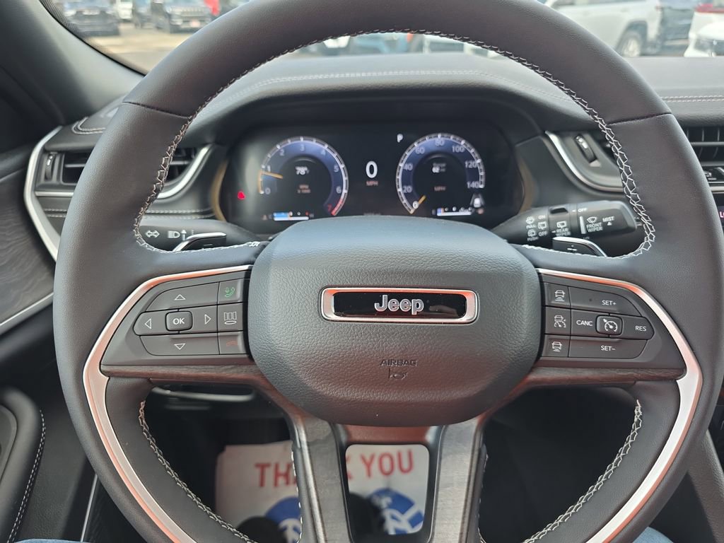 New 2025 Jeep Grand Cherokee Limited w/ Luxury Tech Group II AWD/4WD image 15