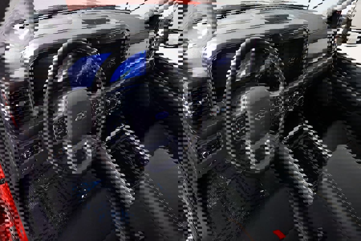 Used 2025 Ford F350 Lariat w/ Chrome Package image 23