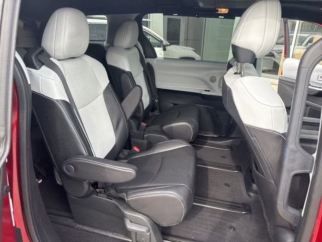 Used 2025 Toyota Sienna XSE w/ XSE Plus Package AWD/4WD image 31