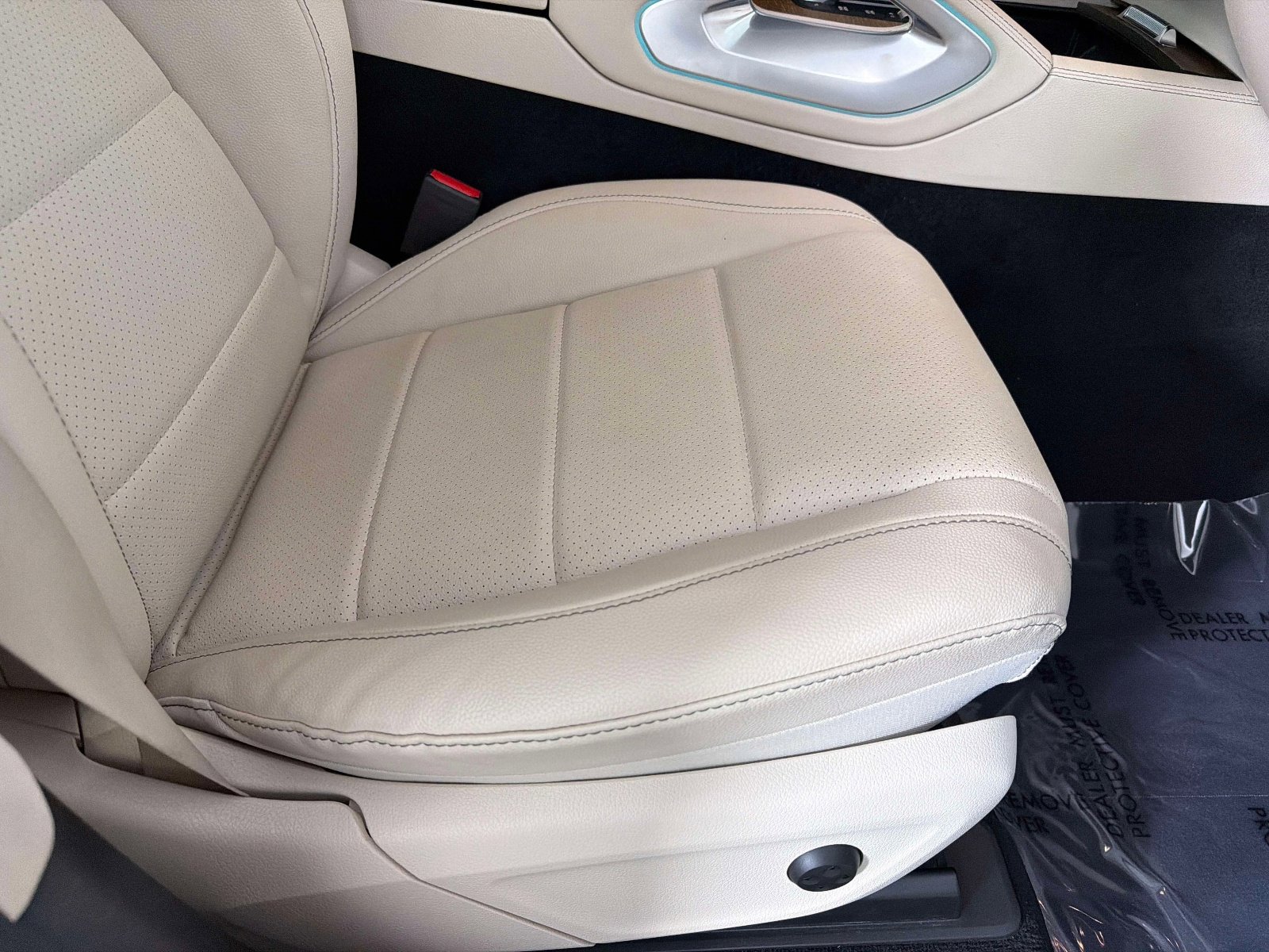 Used 2025 Mercedes-Benz GLC 350e 4MATIC image 19