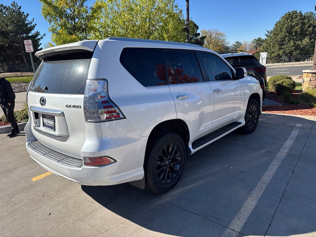 Used 2023 Lexus GX 460 Premium w/ Premium Package AWD/4WD image 3
