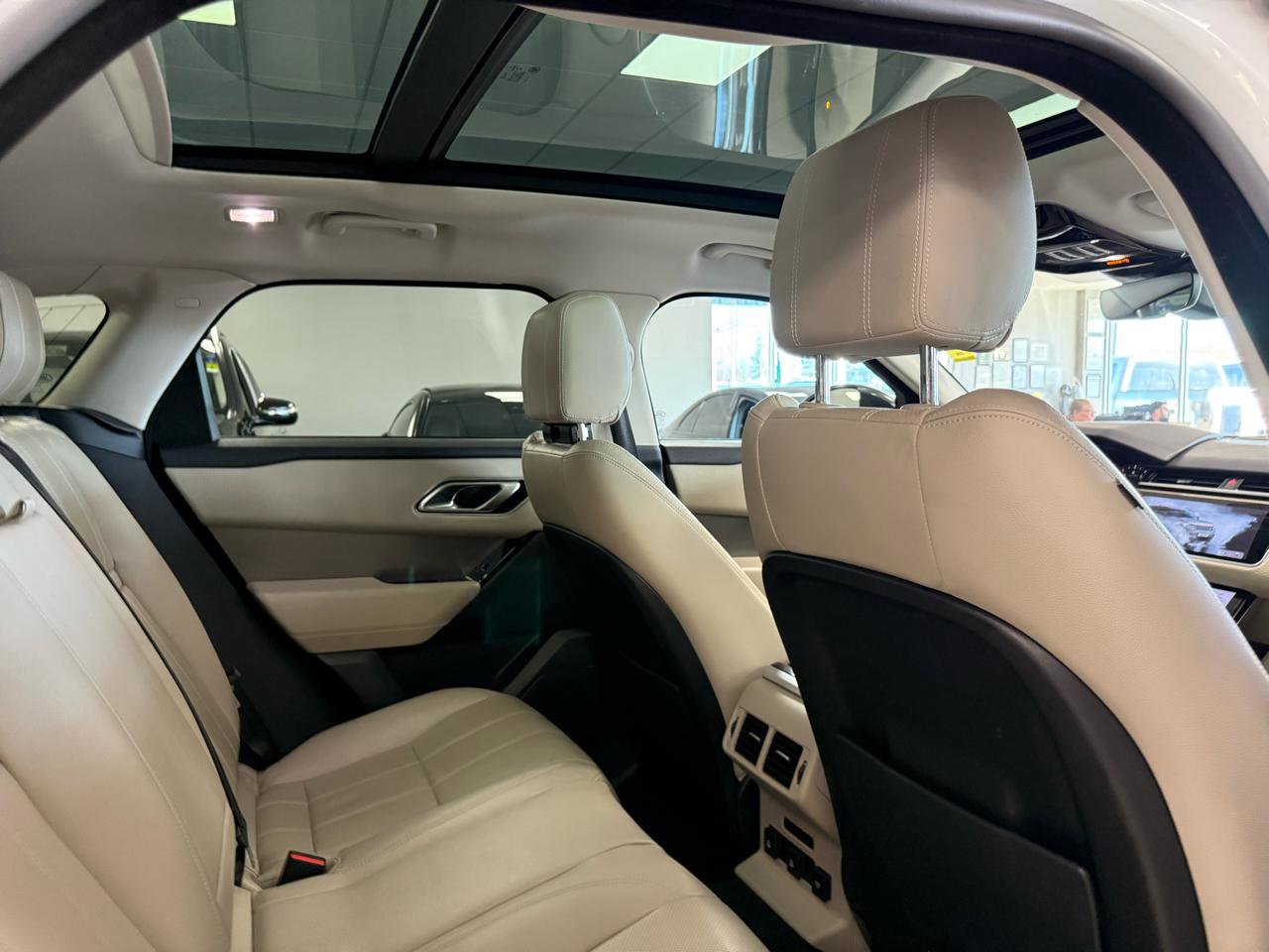 Used 2019 Land Rover Range Rover Velar S image 22