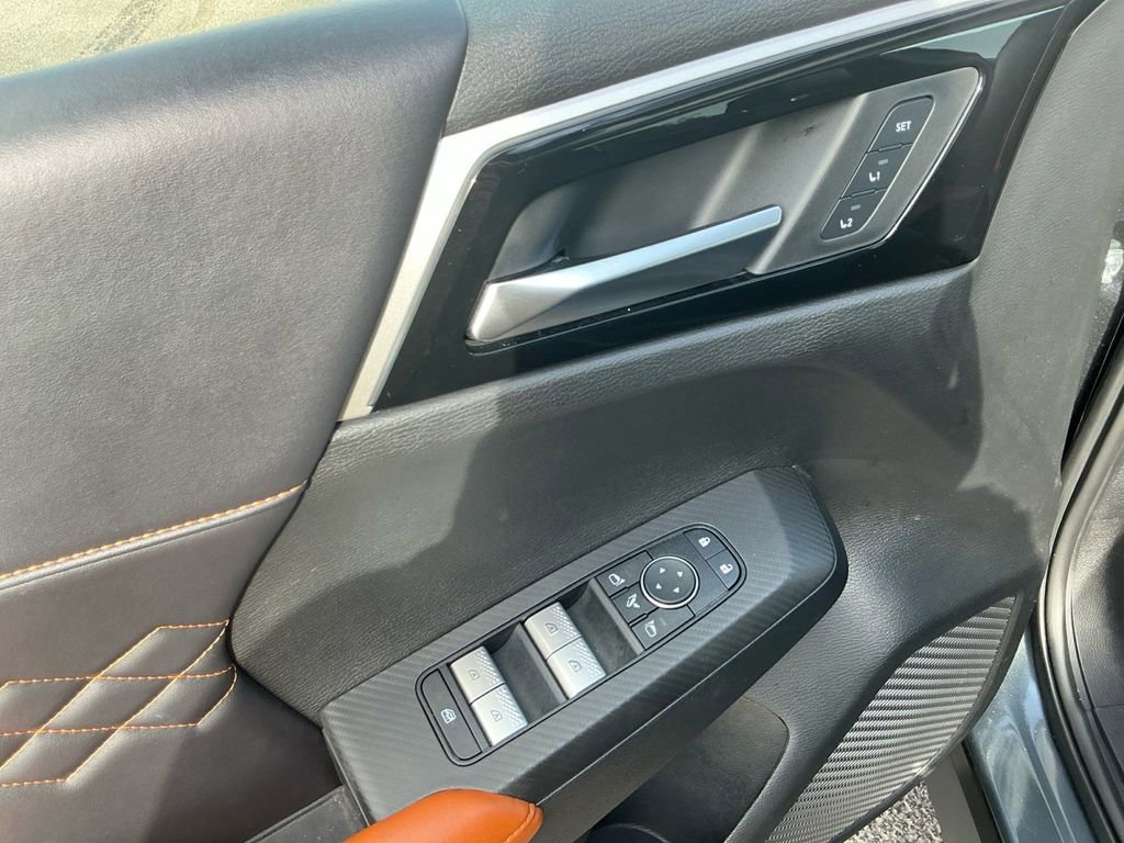 Used 2025 Mitsubishi Outlander SEL AWD/4WD image 16