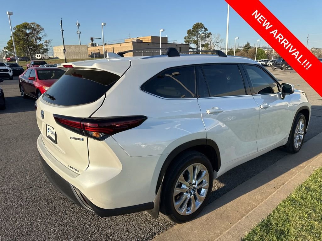 Used 2024 Toyota Highlander Limited image 4