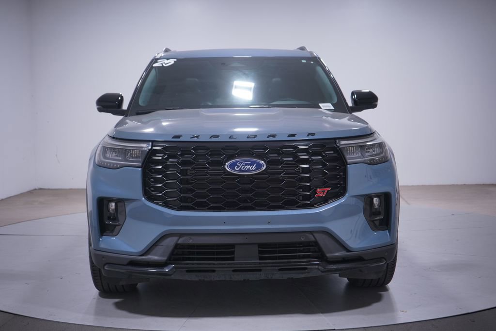 Used 2025 Ford Explorer ST image 4