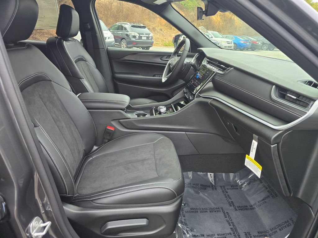 New 2025 Jeep Grand Cherokee L Altitude image 28
