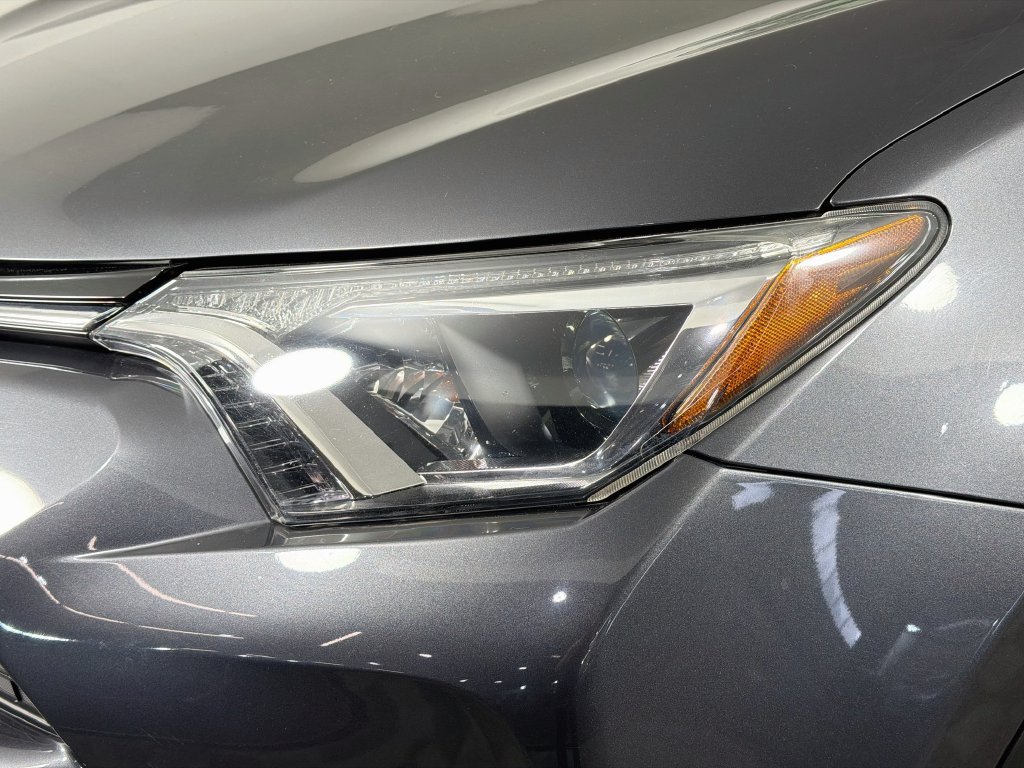 Used 2018 Toyota RAV4 LE w/ All Weather Liner Package AWD/4WD image 3