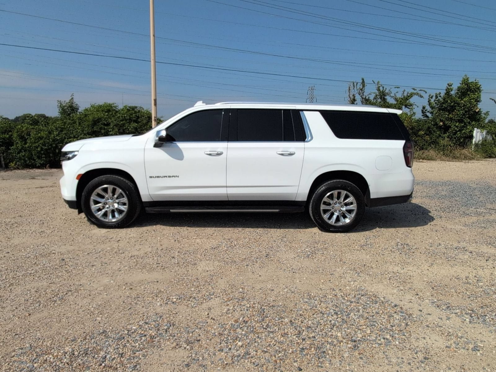 Used 2023 Chevrolet Suburban Premier AWD/4WD image 2