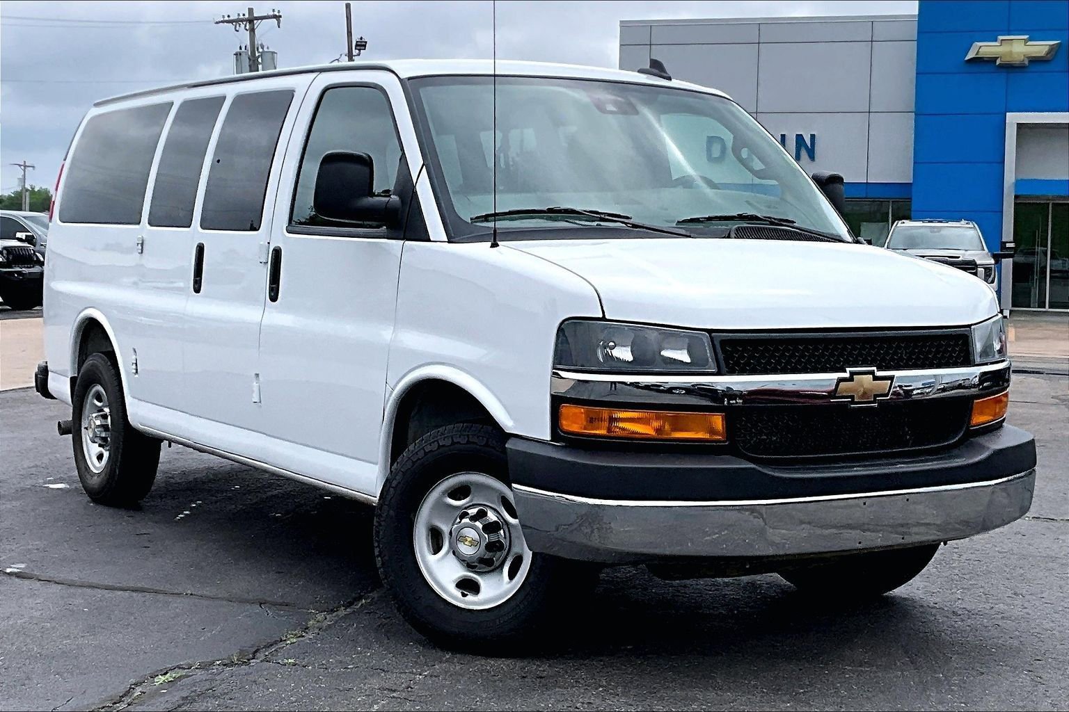 Used 2025 Chevrolet Express 2500 LT w/ LT Preferred Equipment Group RWD image 11