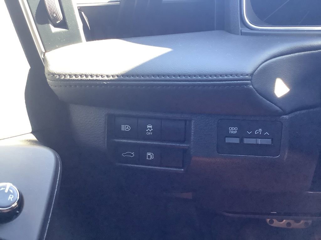 Used 2021 Toyota Avalon XSE image 10