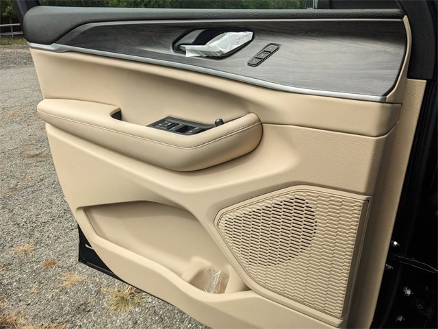 New 2025 Jeep Grand Cherokee L Limited image 21