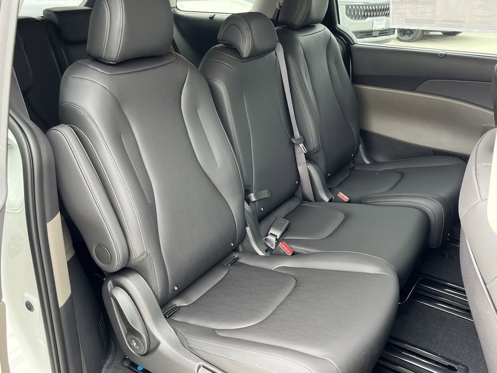 New 2026 Kia Carnival EX image 26
