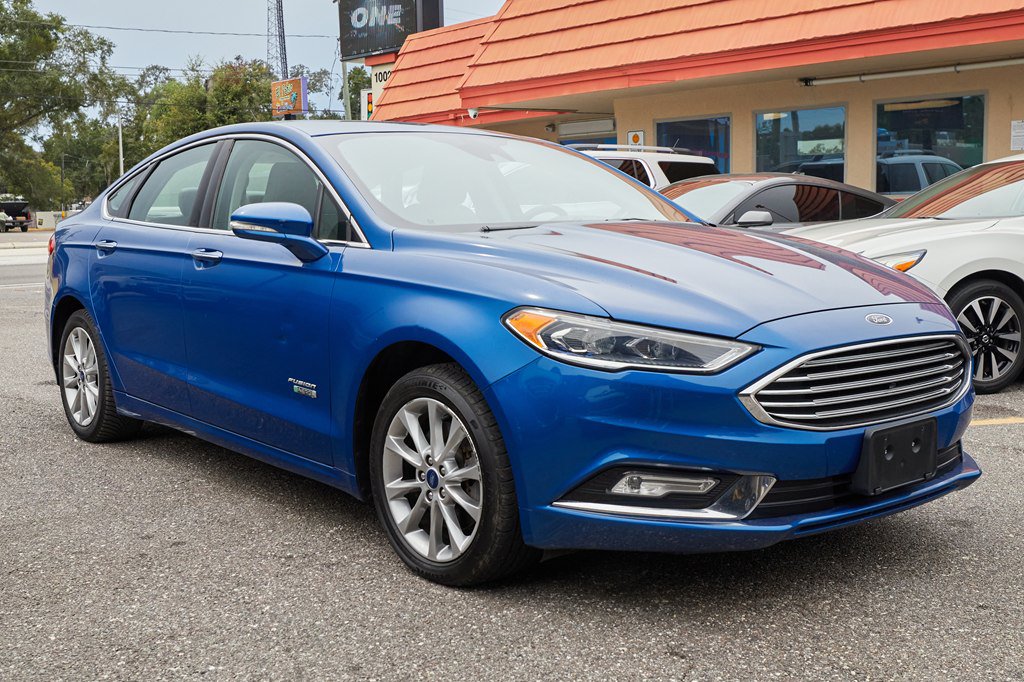 Used 2017 Ford Fusion Energi SE FWD image 3