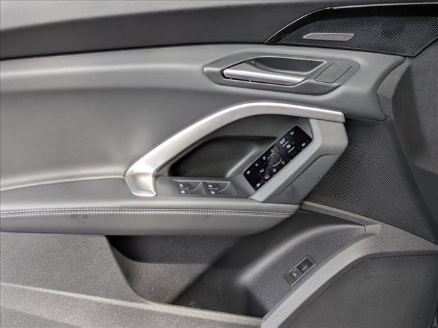 New 2025 Audi Q5 Prestige image 16